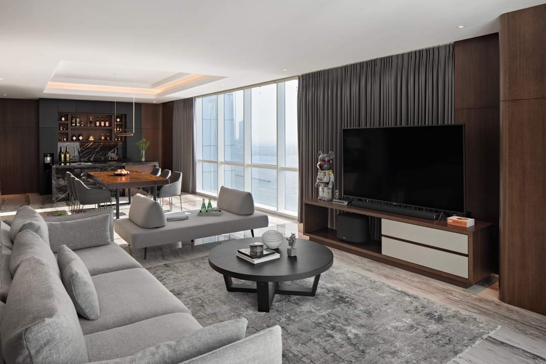 Design Interior Meeting Room Modern di Permata Hijau Suite – Jakarta selatan, Flooring LVT granit, Sofa Custom, Meja HPL kayu, Top table Granit Hitam