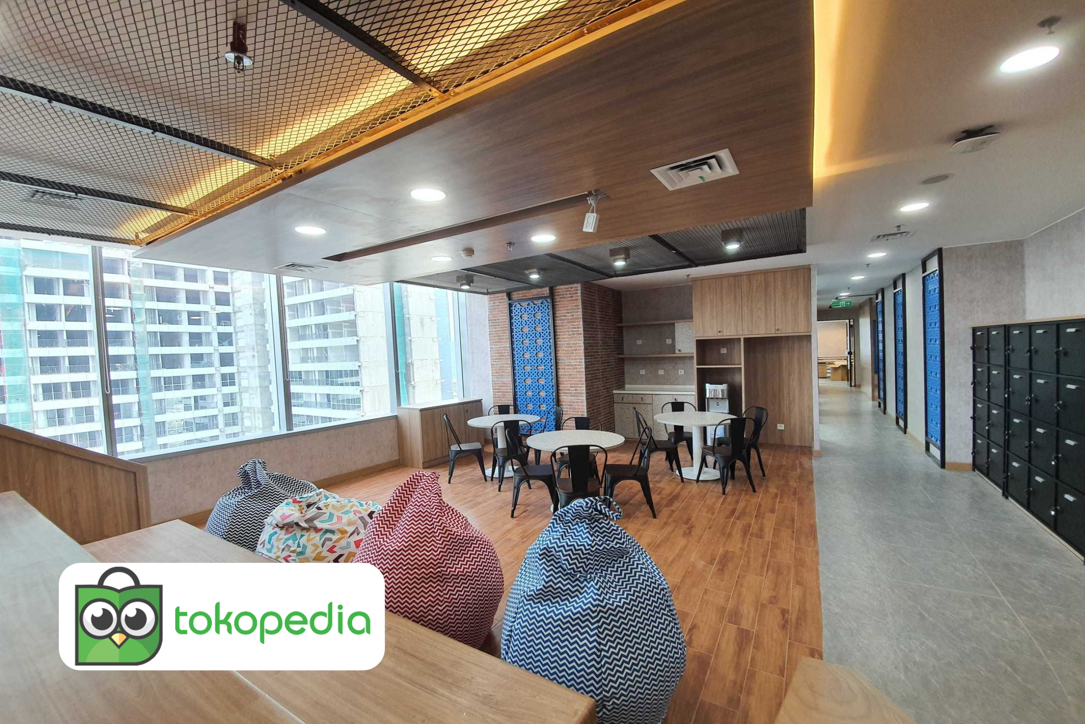 design interior kantor tokopedia Jakarta menggunakan style design interior scandinavian